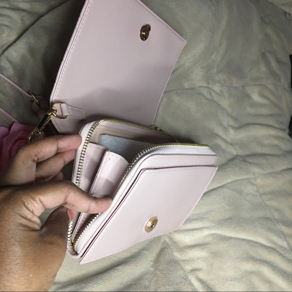 Francesca’s Light Pink Cross Body Purse - Picture 4 of 9